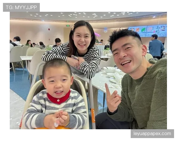 郑思维手里那张卡刷一次能把我两个月工资清空 郑思维手里那张卡刷一次能把我两个月工资清空